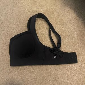 Black lululemon sports bra